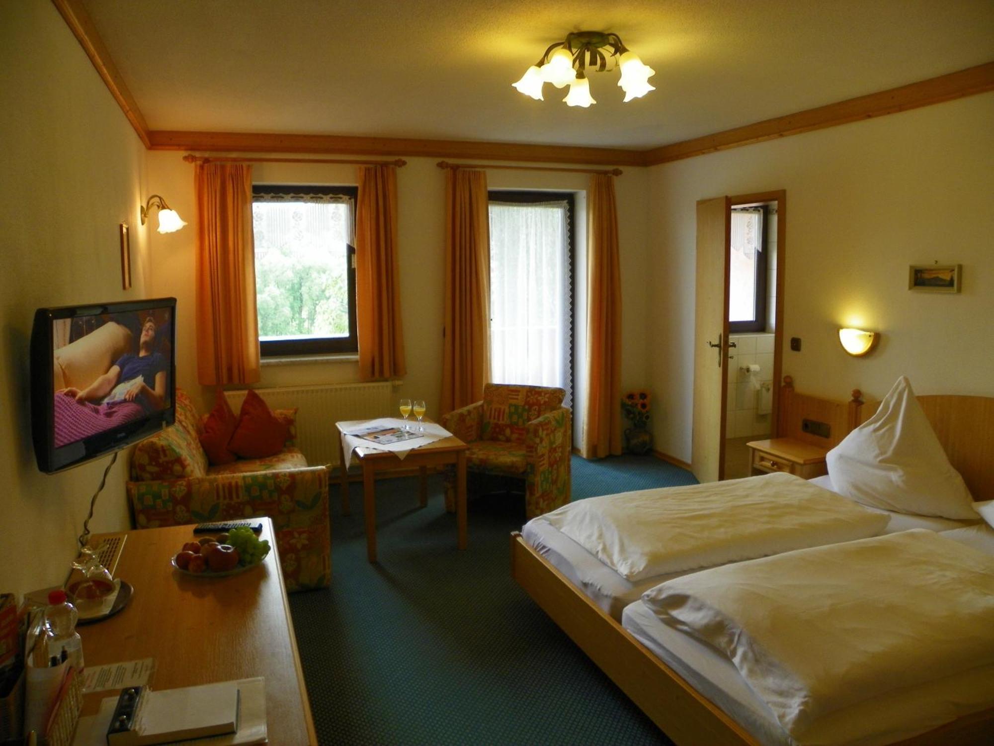 Landhotel Steigerwaldhaus Burghaslach Bagian luar foto